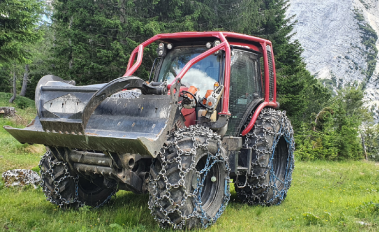 Gozdarski traktor Valtra Gozdarski traktor Valtra